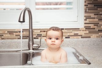 Ist Leitungswasser für Babys/Säuglinge/Kleinkinder schädlich?